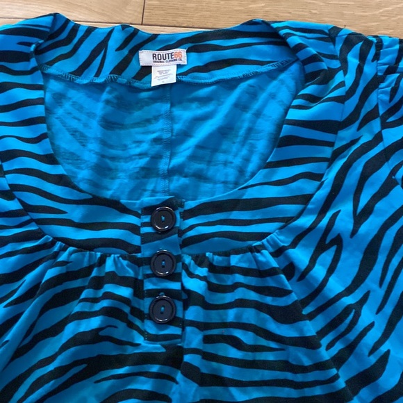 Route 66 animal print 3 button top size 1X - Picture 3 of 10